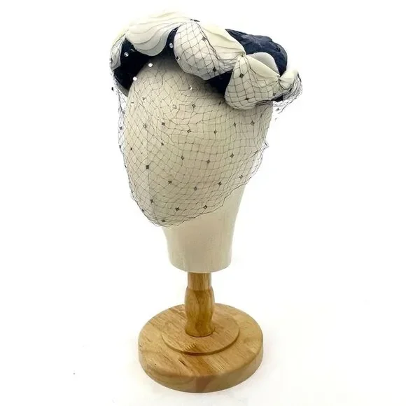 Vintage 1950s Pillbox Hat Navy Straw With White Rose Petals Mesh Veil Rhinestone - Picture 10 of 16